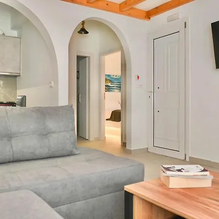 Serenite Santorini Getaway Offering 2 Bedrooms And Stunning Sea Views Kamari (Santorini)